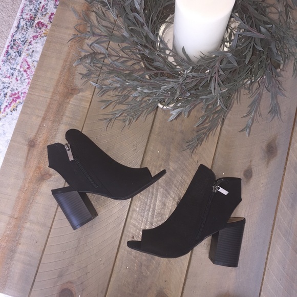 New fall winter black Peep Toe cut out booties - Picture 3 of 7